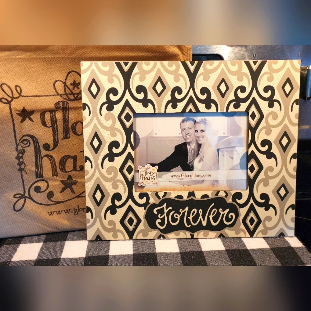 Glory haus 10x12 forever picture frame